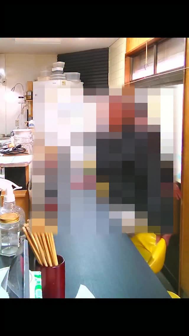 店内で酔っ払って暴れたお客さまがまたいらっしゃいましたので来た瞬間に「出禁」を告げました
こういう香ばしい瞬間もあるこども食堂虎吉です
⁡
こどもも同席していましたがこういう場面に出くわすのも社会勉強です
⁡
そのために居酒屋とこども食堂を併設しております
⁡
#虎吉 #こども食堂 
⁡