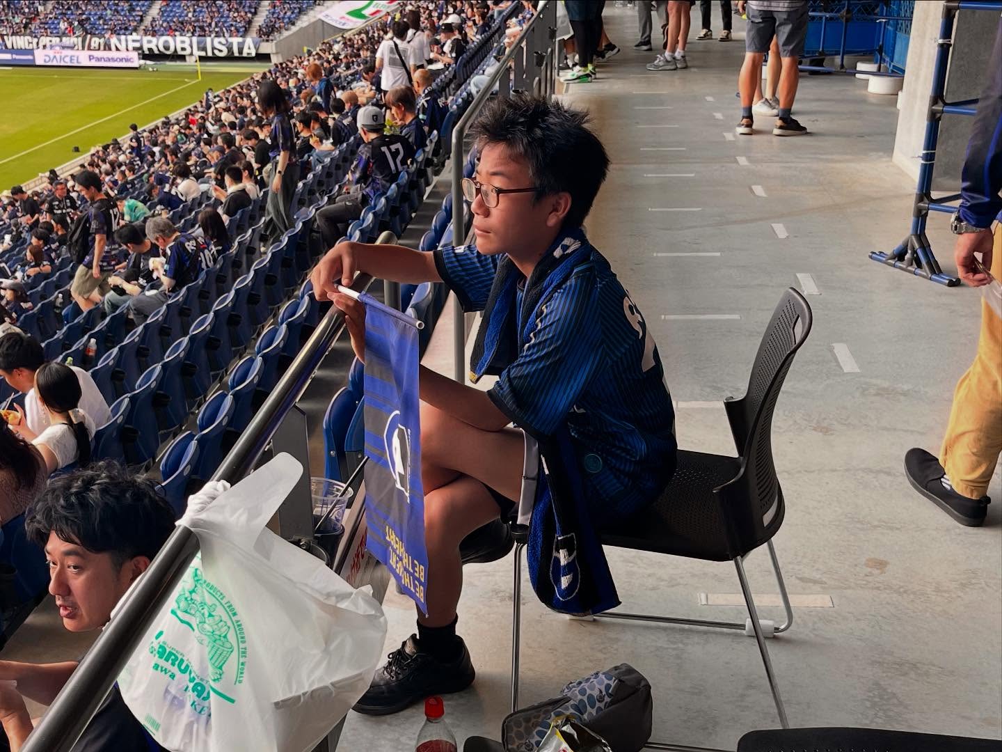 やっと日差しが落ち着いた☠️

来るの早すぎたよねー
 #虎吉 #こども食堂